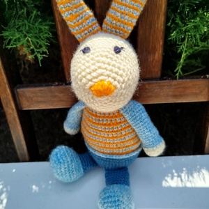 Amigurumi nyuszika, amigurumi figura, amigurumi állatka - otthon & életmód - dekoráció - asztal és polc dekoráció - asztaldísz - Meska.hu