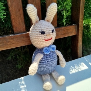 Amigurumi nyuszika, amigurumi figura, amigurumi állatka - otthon & életmód - dekoráció - asztal és polc dekoráció - asztaldísz - Meska.hu