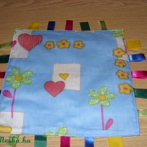 Szalagos-matatós csörgő-zörgő 30 x 30 cm - játék & sport - 3 éves kor alattiaknak - csörgő - Meska.hu