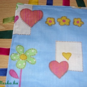 Szalagos-matatós csörgő-zörgő 30 x 30 cm - játék & sport - 3 éves kor alattiaknak - csörgő - Meska.hu