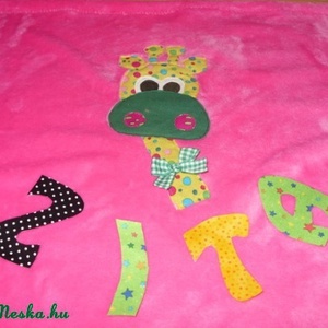 Tündéri patchwork zsiráfos - egyedi  babatakaró névvel is - 3D - több méretben és színben remdelhető - otthon & életmód - babaszoba, gyerekszoba - babatakaró, gyerek pléd - Meska.hu