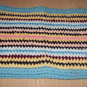 Vadi új pólófonalból horgolt kis szőnyeg, fürdőszobai kilépő vagy lábtörlő 75 x 45 cm - otthon & lakás - lakástextil - szőnyeg - Meska.hu Vadi új pólófonalból horgolt kis szőnyeg, fürdőszobai kilépő vagy lábtörlő 75 x 45 cm - otthon & lakás - lakástextil - szőnyeg - Meska.hu