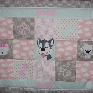 Kutyás Patchwork Falikép Falvédő - 180 x 80 cm - más méretben és színösszeállításbán barnás kutyákkal is - otthon & életmód - babaszoba, gyerekszoba - falvédő gyerekszobába - Meska.hu