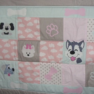 Kutyás Patchwork Falikép Falvédő - 180 x 80 cm - más méretben és színösszeállításbán barnás kutyákkal is - otthon & életmód - babaszoba, gyerekszoba - falvédő gyerekszobába - Meska.hu