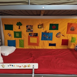 Sulisoknak is nagyon sok zsebes falvédő - téma applikációkkal 200 x 80 cm, Otthon & Életmód, Babaszoba, gyerekszoba, Falvédő gyerekszobába, Varrás, MESKA