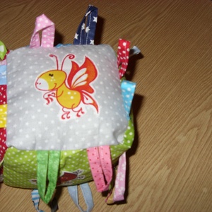 Babakocka - babakézbe csörgős puha baba kocka 13 x 13 cm 100% pamut - játék & gyerek - 3 éves kor alattiaknak - babakocka - Meska.hu Babakocka - babakézbe csörgős puha baba kocka 13 x 13 cm 100% pamut - játék & gyerek - 3 éves kor alattiaknak - babakocka - Meska.hu