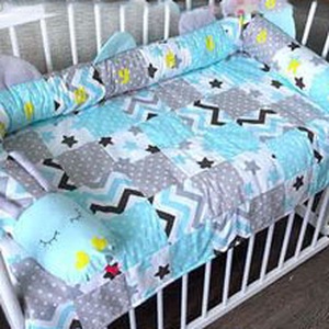 Alvó SÁRKÁNY hengerpárna, rácsvédő, fejvédő- névreszóló is - egyedi méretben is - 100% puha pamut textilből - otthon & életmód - babaszoba, gyerekszoba - rácsvédő & baldachin - Meska.hu