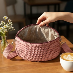 Horgolt crossbody - táska & tok - kézitáska & válltáska - vállon átvethető táska - Meska.hu