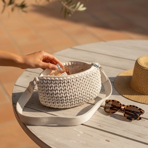 Horgolt crossbody - táska & tok - kézitáska & válltáska - vállon átvethető táska - Meska.hu