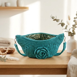 Rózsás crossbody táska - táska & tok - kézitáska & válltáska - vállon átvethető táska - Meska.hu