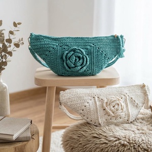 Rózsás crossbody táska - táska & tok - kézitáska & válltáska - vállon átvethető táska - Meska.hu