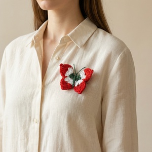 Kokárda- horgolt pillangó-kitűző - ékszer - kitűző és bross - Meska.hu