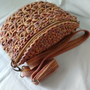Horgolt crossbody - táska & tok - kézitáska & válltáska - vállon átvethető táska - Meska.hu
