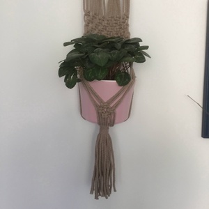 Virágtartó, makramé, cappucino barna - otthon & életmód - dekoráció - virágdísz és tartó - virágtartó - Meska.hu