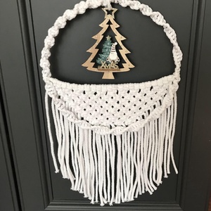  makramé ajtódísz, fehér cuki kis karácsonyi dísszel - karácsony - karácsonyi lakásdekoráció - karácsonyi ajtódíszek - Meska.hu