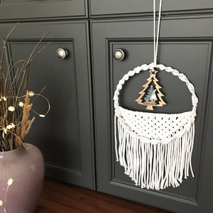  makramé ajtódísz, fehér cuki kis karácsonyi dísszel - karácsony - karácsonyi lakásdekoráció - karácsonyi ajtódíszek - Meska.hu