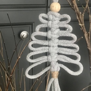  Karácsonyi dísz szürke makramé zsinórfonalból - karácsony - karácsonyi lakásdekoráció - karácsonyfadíszek - Meska.hu