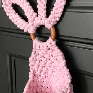 Rózsaszín  makramé húsvéti nyuszis ajtódísz,kis kosárkával, benne pici tojások - otthon & életmód - dekoráció - ajtó- és ablak dekoráció - ajtódísz & kopogtató - Meska.hu