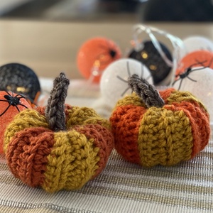 Horgolt haloweeni dísztök - otthon & életmód - dekoráció - halloween - halloweeni tök - Meska.hu