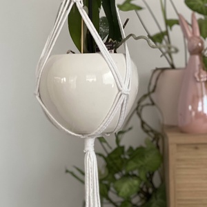 Virágtartó, makramé, fehér - otthon & életmód - virágdekoráció - virágtartó - függő virágtartó - Meska.hu