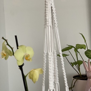 Virágtartó, makramé,fehér - otthon & életmód - virágdekoráció - virágtartó - függő virágtartó - Meska.hu