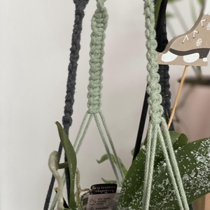 Virágtartó, makramé, almazöld és sötétszürke - otthon & életmód - virágdekoráció - virágtartó - függő virágtartó - Meska.hu