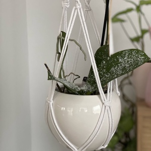 Virágtartó, makramé, fehér  színű - otthon & életmód - virágdekoráció - virágtartó - függő virágtartó - Meska.hu