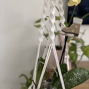 Virágtartó, makramé, fehér  színű - otthon & életmód - virágdekoráció - virágtartó - függő virágtartó - Meska.hu