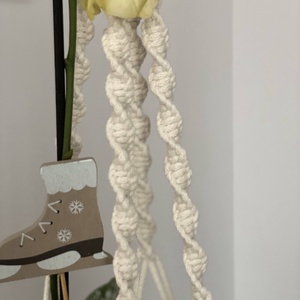 Virágtartó, makramé,világos bézs  színű - otthon & életmód - virágdekoráció - virágtartó - függő virágtartó - Meska.hu