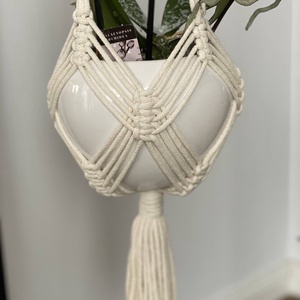 Virágtartó, makramé, bézs színű - otthon & életmód - virágdekoráció - virágtartó - függő virágtartó - Meska.hu