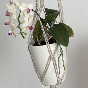 Virágtartó, makramé,világos bézs  színű - otthon & életmód - virágdekoráció - virágtartó - függő virágtartó - Meska.hu