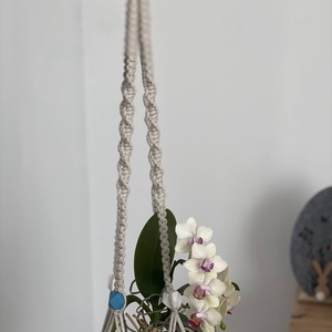 Virágtartó, makramé,világos bézs  színű - otthon & életmód - virágdekoráció - virágtartó - függő virágtartó - Meska.hu