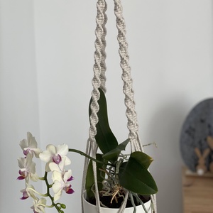 Virágtartó, makramé, világos bézs  színű - otthon & életmód - virágdekoráció - virágtartó - függő virágtartó - Meska.hu