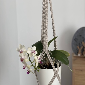 Virágtartó, makramé,világosbarna  színű - otthon & életmód - virágdekoráció - virágtartó - függő virágtartó - Meska.hu