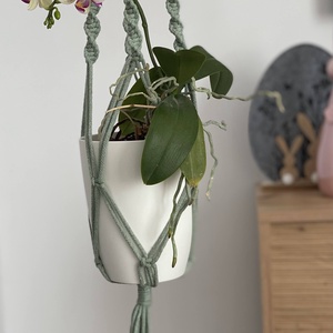 Virágtartó, makramé, almazöld színű - otthon & életmód - virágdekoráció - virágtartó - függő virágtartó - Meska.hu