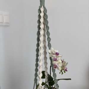 Virágtartó, makramé, almazöld és krémszínű - otthon & életmód - virágdekoráció - virágtartó - függő virágtartó - Meska.hu