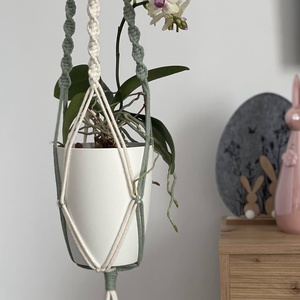 Virágtartó, makramé, almazöld és krémszínű - otthon & életmód - virágdekoráció - virágtartó - függő virágtartó - Meska.hu