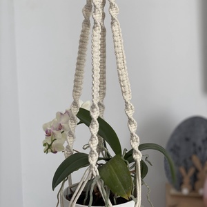 Virágtartó, makramé, krémszínű - otthon & életmód - virágdekoráció - virágtartó - függő virágtartó - Meska.hu