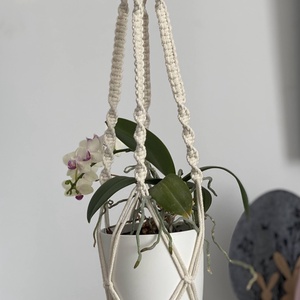 Virágtartó, makramé, krémszínű - otthon & életmód - virágdekoráció - virágtartó - függő virágtartó - Meska.hu