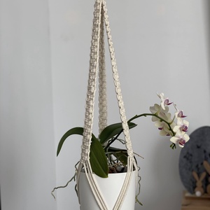 Virágtartó, makramé, krémszínű - otthon & életmód - virágdekoráció - virágtartó - függő virágtartó - Meska.hu