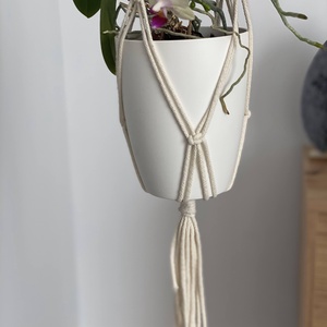 Virágtartó, makramé, krémszínű - otthon & életmód - virágdekoráció - virágtartó - függő virágtartó - Meska.hu