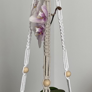 Virágtartó, makramé, krém és fehér színű - otthon & életmód - virágdekoráció - virágtartó - függő virágtartó - Meska.hu