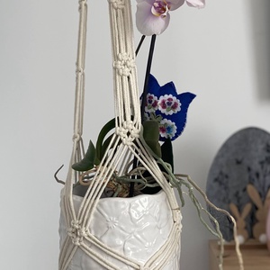 Virágtartó, makramé, krémszínű - otthon & életmód - virágdekoráció - virágtartó - függő virágtartó - Meska.hu