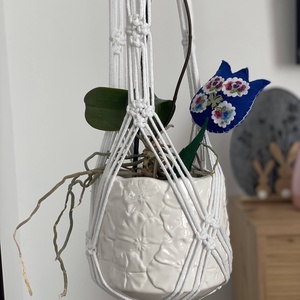 Virágtartó, makramé, fehér színű - otthon & életmód - virágdekoráció - virágtartó - függő virágtartó - Meska.hu