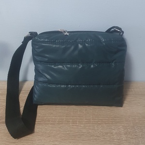 Sötétzöld steppelt táska, Táska & Tok, Kézitáska & válltáska, Vállon átvethető táska, Varrás, MESKA