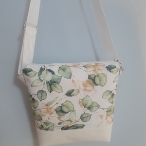 Fehér-eukaliptusz mintás oldaltáska - táska & tok - kézitáska & válltáska - vállon átvethető táska - Meska.hu