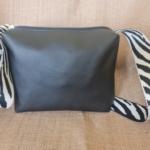 Fekete mintás pántos oldaltáska, Táska & Tok, Kézitáska & válltáska, Vállon átvethető táska, Varrás, MESKA