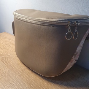 Oldaltáska szürkésbarna-virág mintás - táska & tok - kézitáska & válltáska - vállon átvethető táska - Meska.hu