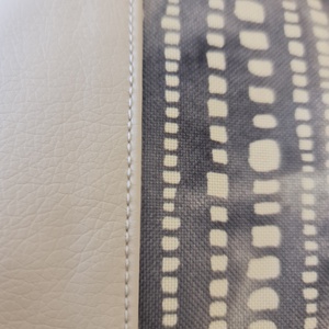 Bézs-mintás oldaltáska - táska & tok - kézitáska & válltáska - vállon átvethető táska - Meska.hu