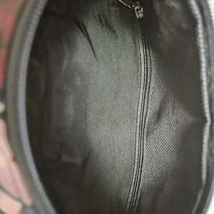 Fekete-leveles oldaltáska - táska & tok - kézitáska & válltáska - vállon átvethető táska - Meska.hu